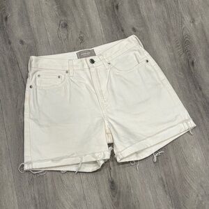 Everlane Casual White Denim Summer Beach Vacation Jean Shorts with Frayed Hem